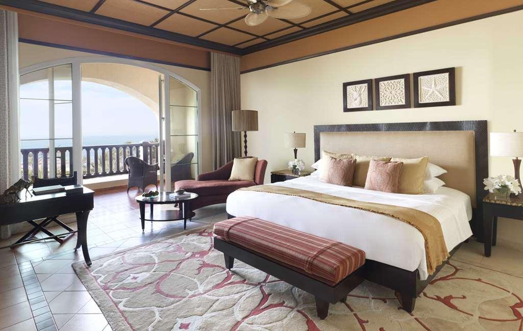 Anantara Desert Islands & 5* Zahr